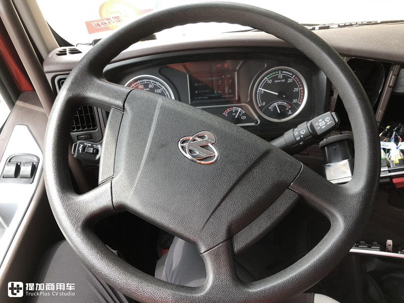 乘龙H5牵引车实拍,国六黄金动力适合多工况,配置扎实性价比还高 - 第5张 - 提加商用车网 乘龙H5牵引车实拍,国六黄金动力适合多工况,配置扎实性价比还高 - 第5张