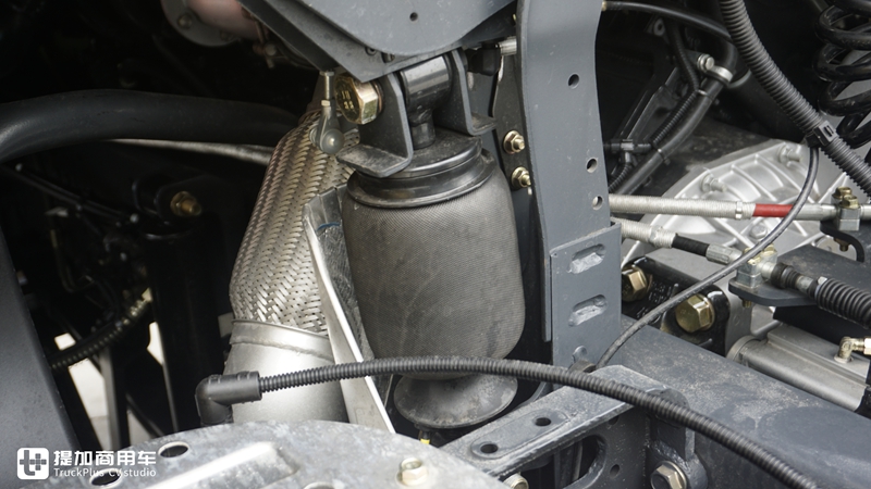 红岩杰虎迎来第六代车型,外观变得更好看了,底盘配置也大升级 - 第11张 - 提加商用车网 红岩杰虎迎来第六代车型,外观变得更好看了,底盘配置也大升级 - 第11张