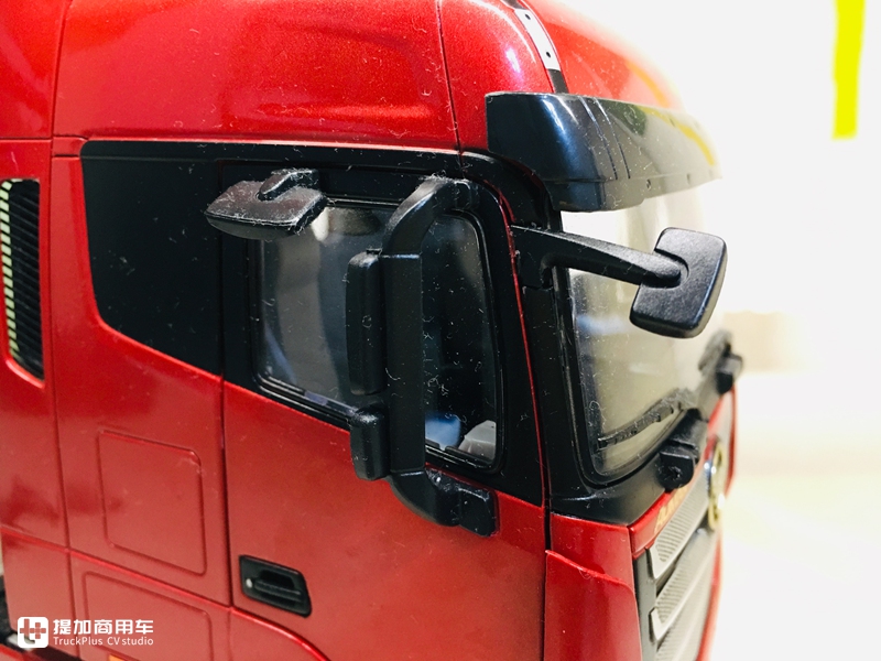 开箱欧曼EST旗舰重卡模型,底盘精致内饰怎么样?实拍带您看看 - 第15张 - 提加商用车网 开箱欧曼EST旗舰重卡模型,底盘精致内饰怎么样?实拍带您看看 - 第15张