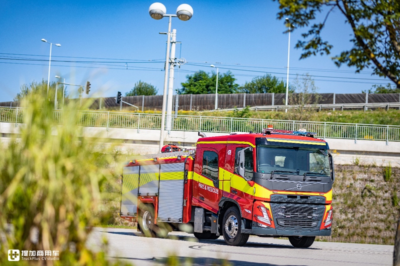沃尔沃特种卡车再添新干将,全新FM双排座消防车型发布,配置高端 - 第3张 - 提加商用车网 沃尔沃特种卡车再添新干将,全新FM双排座消防车型发布,配置高端 - 第3张