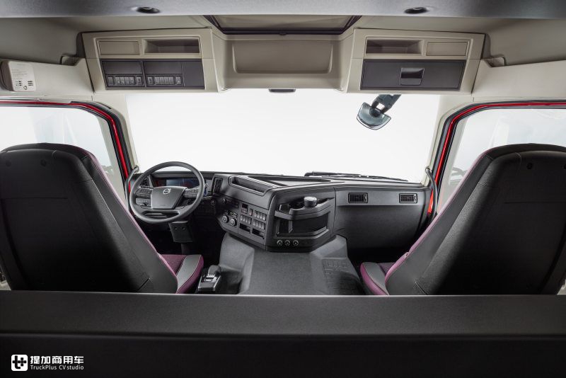 沃尔沃特种卡车再添新干将,全新FM双排座消防车型发布,配置高端 - 第4张 - 提加商用车网 沃尔沃特种卡车再添新干将,全新FM双排座消防车型发布,配置高端 - 第4张