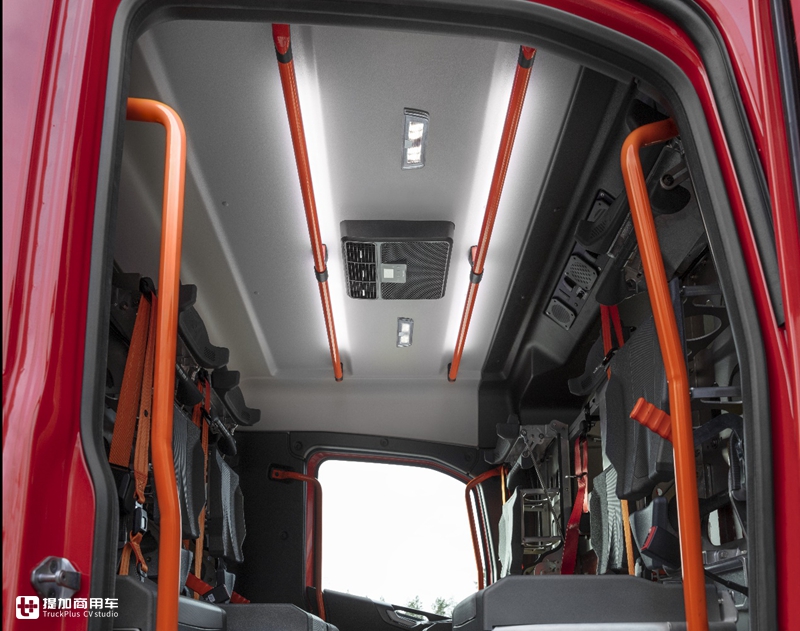 沃尔沃特种卡车再添新干将,全新FM双排座消防车型发布,配置高端 - 第7张 - 提加商用车网 沃尔沃特种卡车再添新干将,全新FM双排座消防车型发布,配置高端 - 第7张