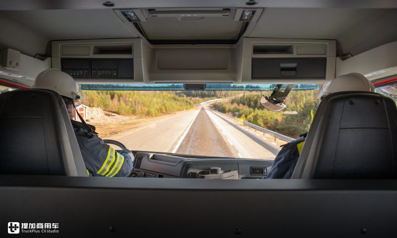 沃尔沃特种卡车再添新干将,全新FM双排座消防车型发布,配置高端 - 第10张 - 提加商用车网 沃尔沃特种卡车再添新干将,全新FM双排座消防车型发布,配置高端 - 第10张