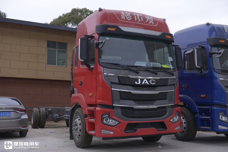 双卧平地板媲美牵引车,大单桥70方货箱,格尔发A5X载货车实拍 - 第1张 - 提加商用车网 双卧平地板媲美牵引车,大单桥70方货箱,格尔发A5X载货车实拍 - 第1张