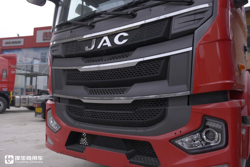 双卧平地板媲美牵引车,大单桥70方货箱,格尔发A5X载货车实拍 - 第3张 - 提加商用车网 双卧平地板媲美牵引车,大单桥70方货箱,格尔发A5X载货车实拍 - 第3张