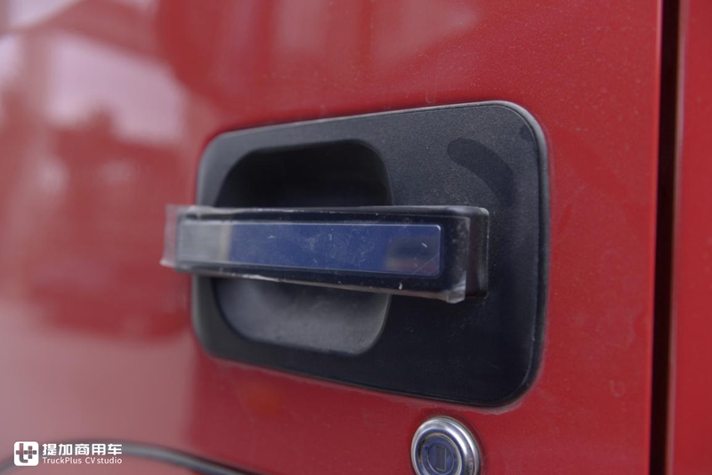 双卧平地板媲美牵引车,大单桥70方货箱,格尔发A5X载货车实拍 - 第5张 - 提加商用车网 双卧平地板媲美牵引车,大单桥70方货箱,格尔发A5X载货车实拍 - 第5张