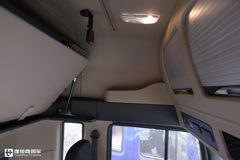 双卧平地板媲美牵引车,大单桥70方货箱,格尔发A5X载货车实拍 - 第7张 - 提加商用车网 双卧平地板媲美牵引车,大单桥70方货箱,格尔发A5X载货车实拍 - 第7张