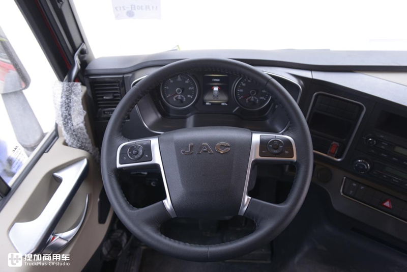 双卧平地板媲美牵引车,大单桥70方货箱,格尔发A5X载货车实拍 - 第9张 - 提加商用车网 双卧平地板媲美牵引车,大单桥70方货箱,格尔发A5X载货车实拍 - 第9张