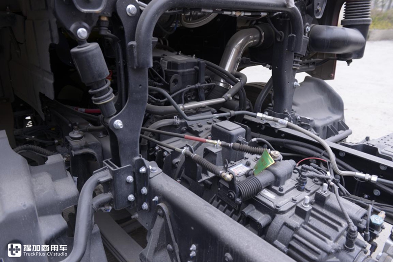 双卧平地板媲美牵引车,大单桥70方货箱,格尔发A5X载货车实拍 - 第15张 - 提加商用车网 双卧平地板媲美牵引车,大单桥70方货箱,格尔发A5X载货车实拍 - 第15张