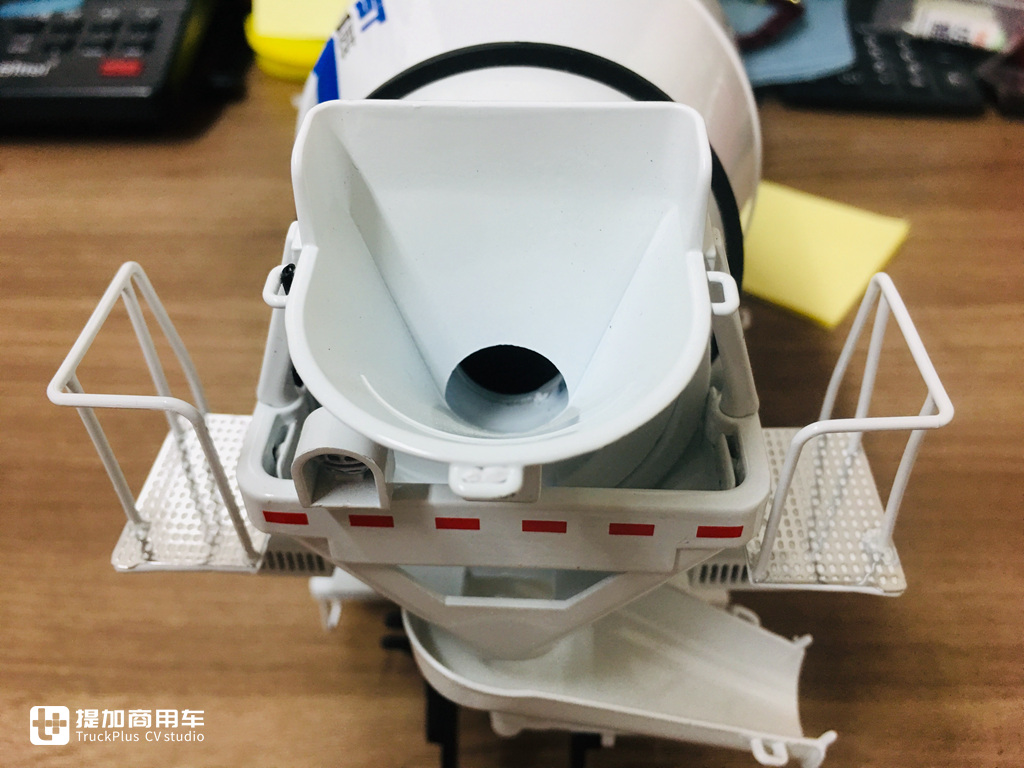 做工精致质量上乘,中集瑞江上装的红岩杰狮搅拌车模型实拍 - 第57张 - 提加商用车网 做工精致质量上乘,中集瑞江上装的红岩杰狮搅拌车模型实拍 - 第57张
