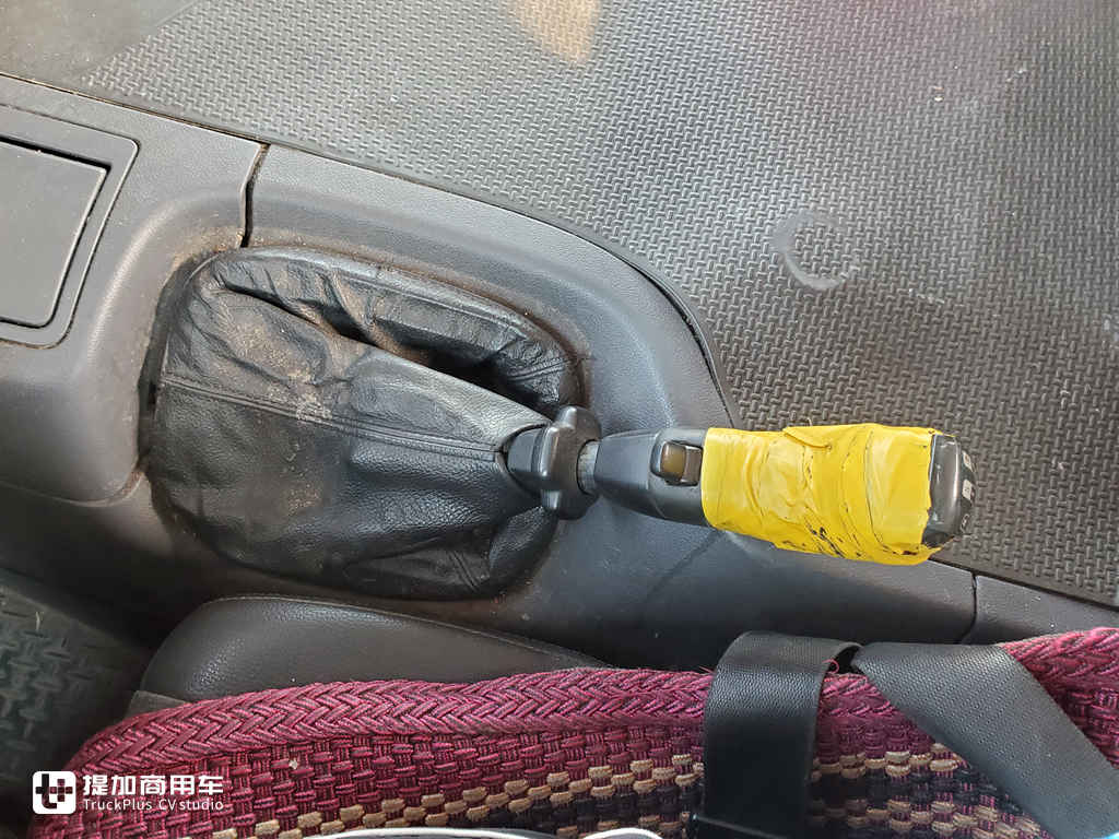 老卡车的魅力,带您见识一辆11年车龄的斯堪尼亚P380,还是手动挡车型 - 第11张 - 提加商用车网 老卡车的魅力,带您见识一辆11年车龄的斯堪尼亚P380,还是手动挡车型 - 第11张