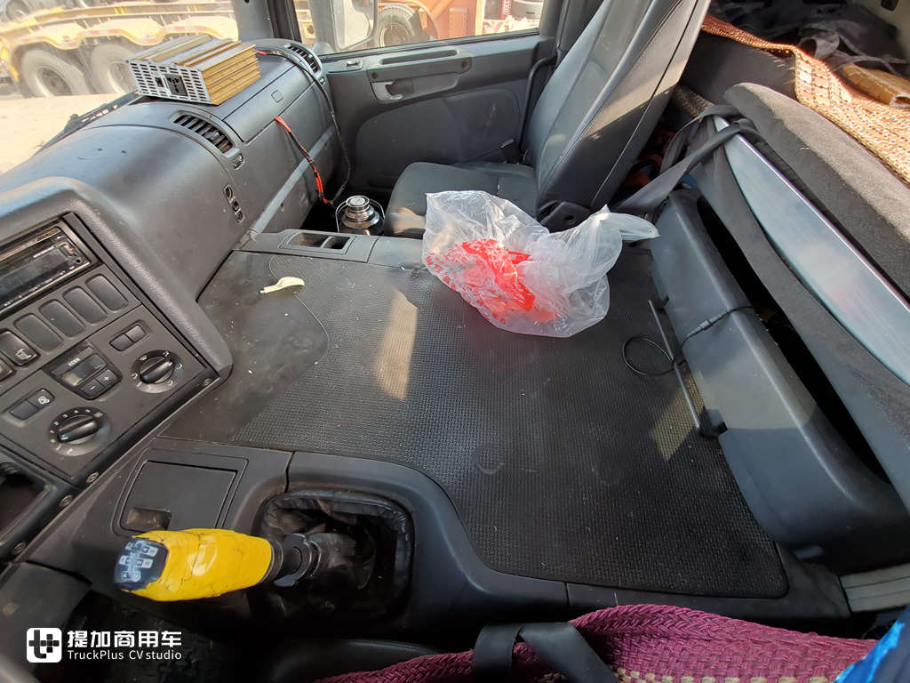 老卡车的魅力,带您见识一辆11年车龄的斯堪尼亚P380,还是手动挡车型 - 第12张 - 提加商用车网 老卡车的魅力,带您见识一辆11年车龄的斯堪尼亚P380,还是手动挡车型 - 第12张