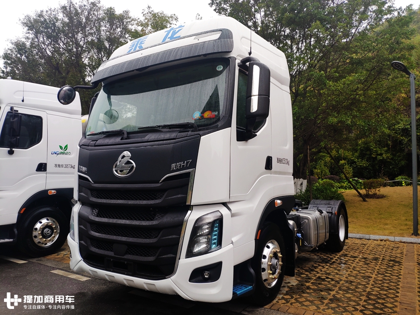 两轴牵引车520马力,自动挡空间舒适,这款乘龙H7快递车型配置真豪横 - 第5张 - 提加商用车网 两轴牵引车520马力,自动挡空间舒适,这款乘龙H7快递车型配置真豪横 - 第5张