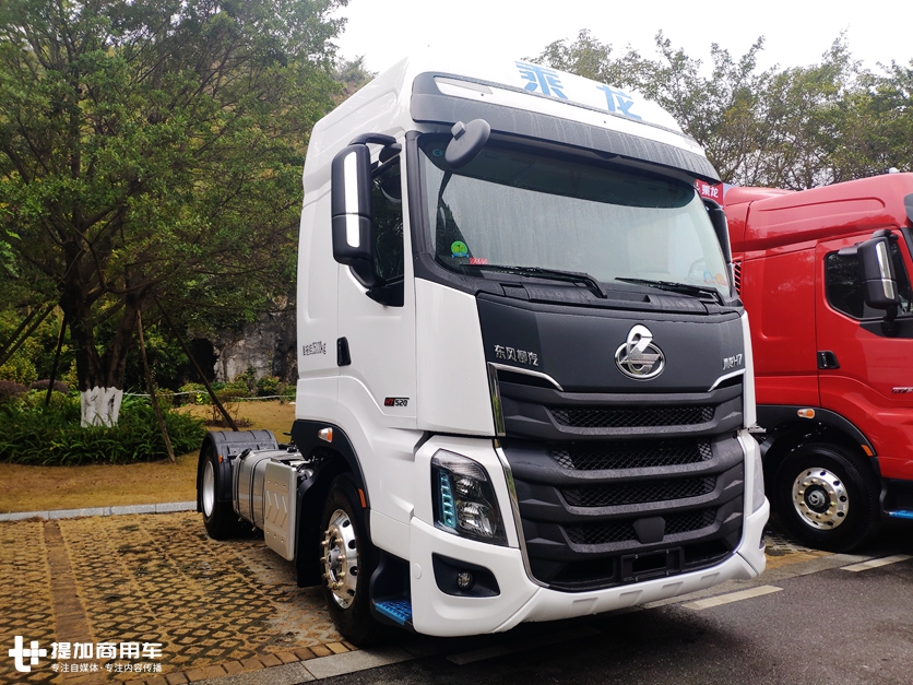 两轴牵引车520马力,自动挡空间舒适,这款乘龙H7快递车型配置真豪横 - 第1张 - 提加商用车网 两轴牵引车520马力,自动挡空间舒适,这款乘龙H7快递车型配置真豪横 - 第1张