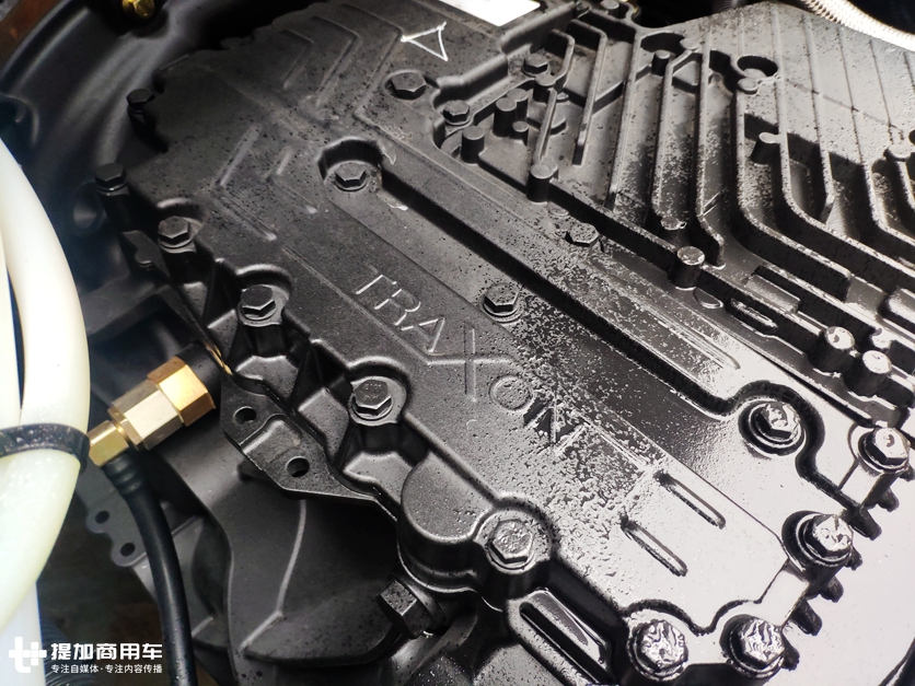 两轴牵引车520马力,自动挡空间舒适,这款乘龙H7快递车型配置真豪横 - 第8张 - 提加商用车网 两轴牵引车520马力,自动挡空间舒适,这款乘龙H7快递车型配置真豪横 - 第8张