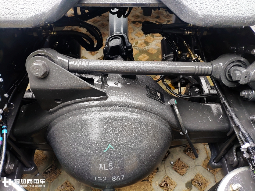 两轴牵引车520马力,自动挡空间舒适,这款乘龙H7快递车型配置真豪横 - 第12张 - 提加商用车网 两轴牵引车520马力,自动挡空间舒适,这款乘龙H7快递车型配置真豪横 - 第12张