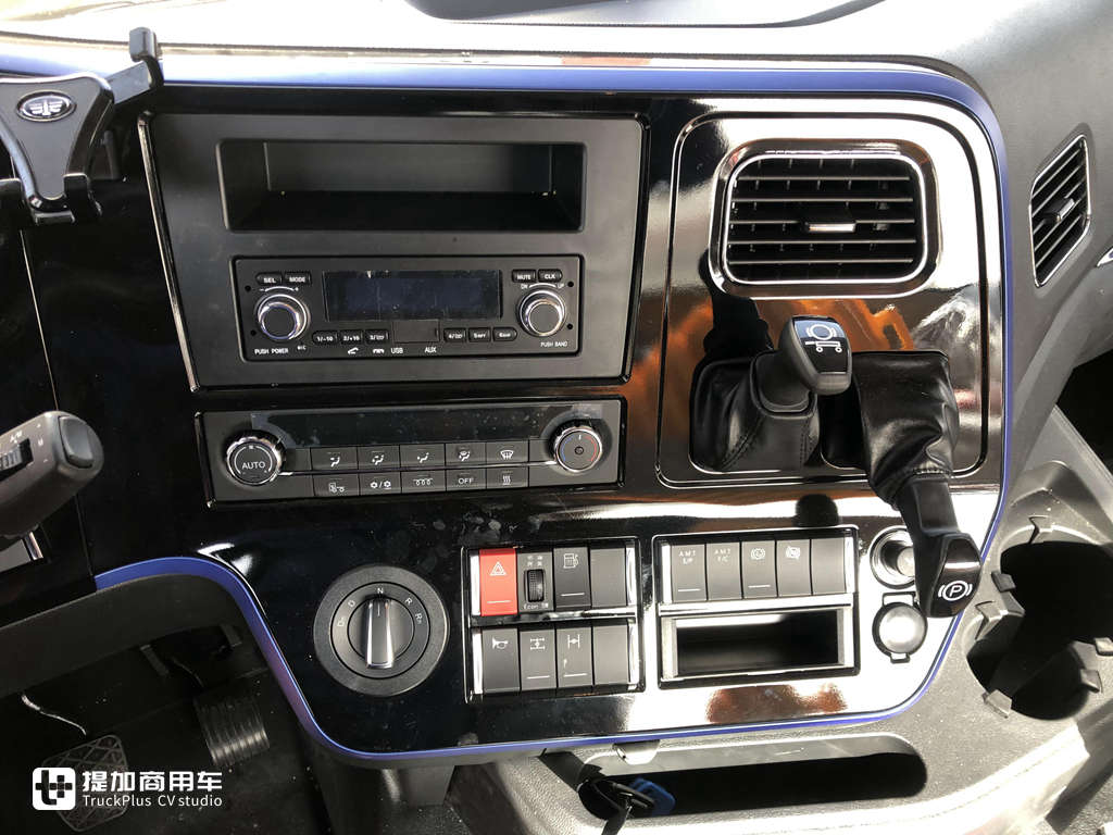 最便宜的自动挡牵引车,解放悍V这款AMT车型只售28万,都有啥配置? - 第11张 - 提加商用车网 最便宜的自动挡牵引车,解放悍V这款AMT车型只售28万,都有啥配置? - 第11张