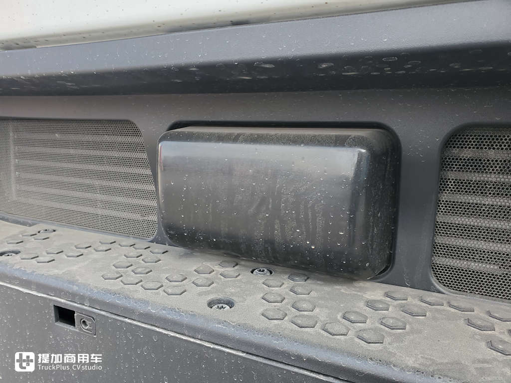 德龙X6000旗舰重卡已经全面铺货,再带您看一辆高配车型 - 第5张 - 提加商用车网 德龙X6000旗舰重卡已经全面铺货,再带您看一辆高配车型 - 第5张