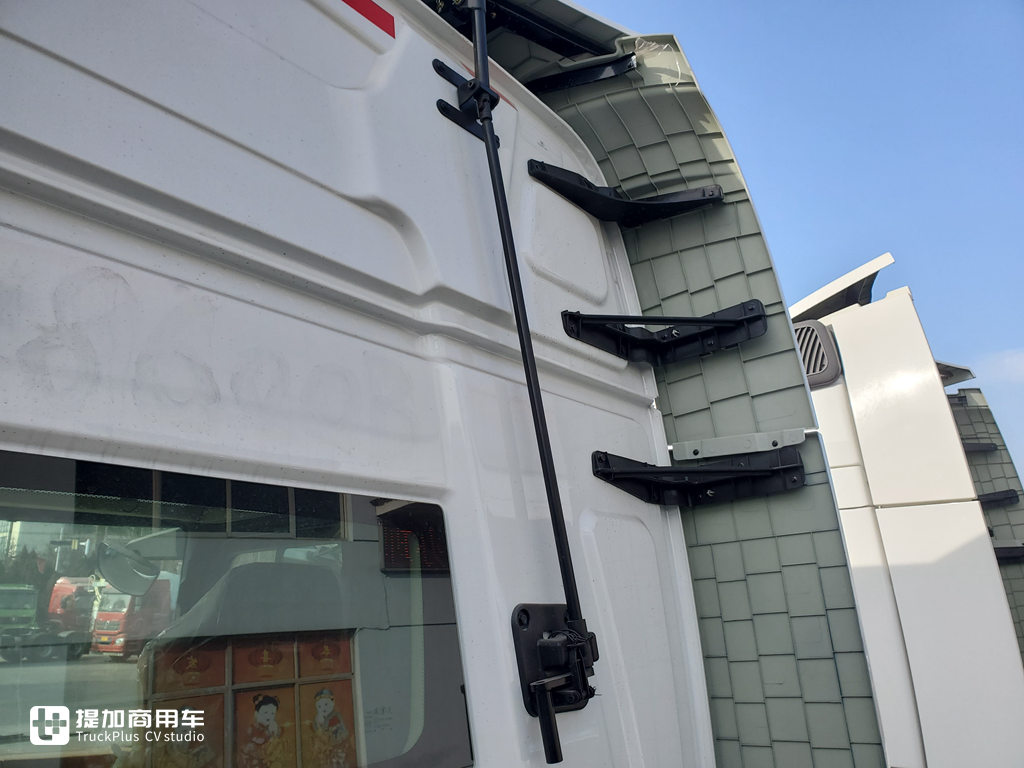 德龙X6000旗舰重卡已经全面铺货,再带您看一辆高配车型 - 第9张 - 提加商用车网 德龙X6000旗舰重卡已经全面铺货,再带您看一辆高配车型 - 第9张
