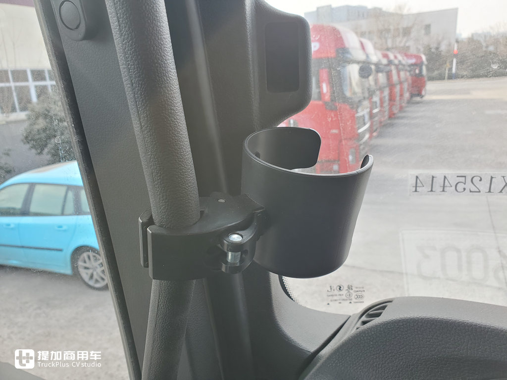 德龙X6000旗舰重卡已经全面铺货,再带您看一辆高配车型 - 第15张 - 提加商用车网 德龙X6000旗舰重卡已经全面铺货,再带您看一辆高配车型 - 第15张