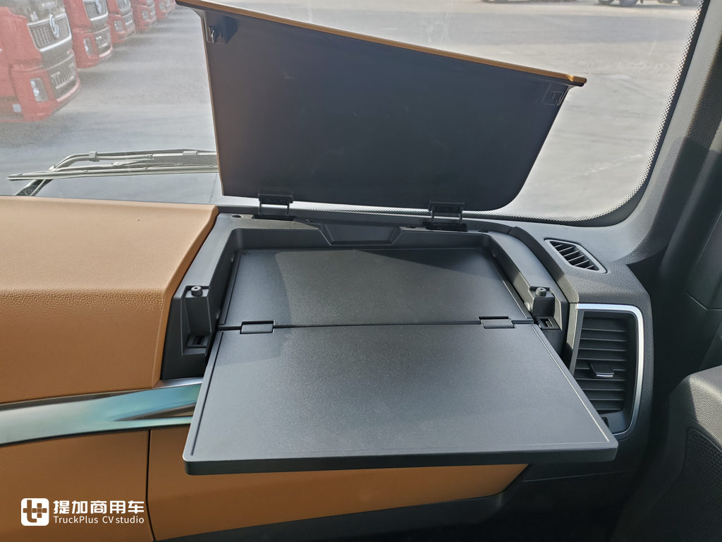 德龙X6000旗舰重卡已经全面铺货,再带您看一辆高配车型 - 第20张 - 提加商用车网 德龙X6000旗舰重卡已经全面铺货,再带您看一辆高配车型 - 第20张
