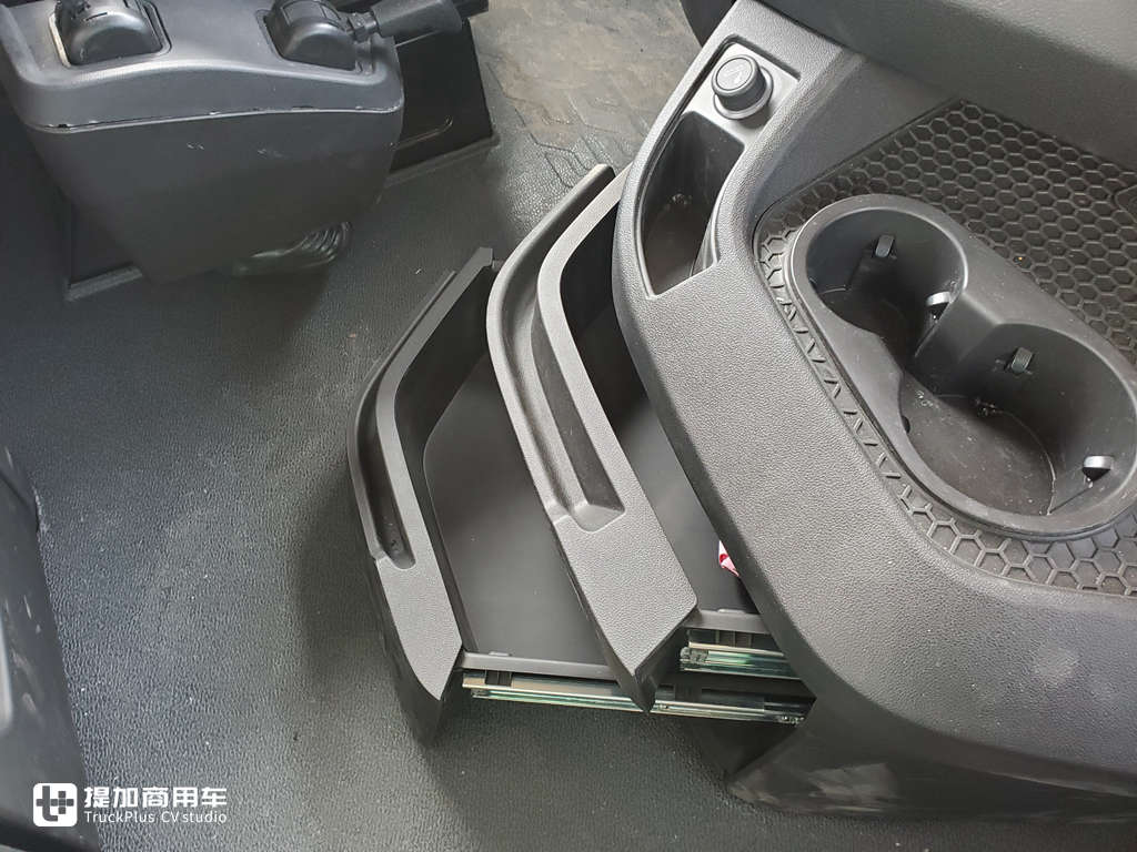 德龙X6000旗舰重卡已经全面铺货,再带您看一辆高配车型 - 第21张 - 提加商用车网 德龙X6000旗舰重卡已经全面铺货,再带您看一辆高配车型 - 第21张