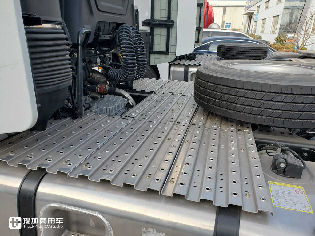 德龙X6000旗舰重卡已经全面铺货,再带您看一辆高配车型 - 第28张 - 提加商用车网 德龙X6000旗舰重卡已经全面铺货,再带您看一辆高配车型 - 第28张
