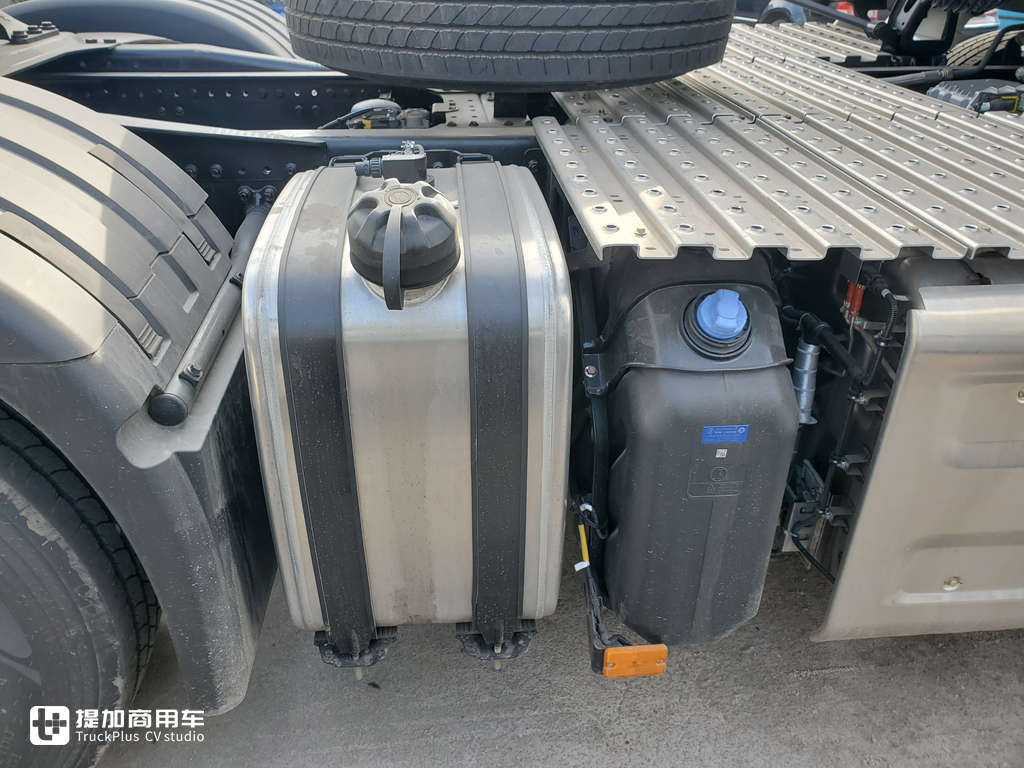 德龙X6000旗舰重卡已经全面铺货,再带您看一辆高配车型 - 第30张 - 提加商用车网 德龙X6000旗舰重卡已经全面铺货,再带您看一辆高配车型 - 第30张