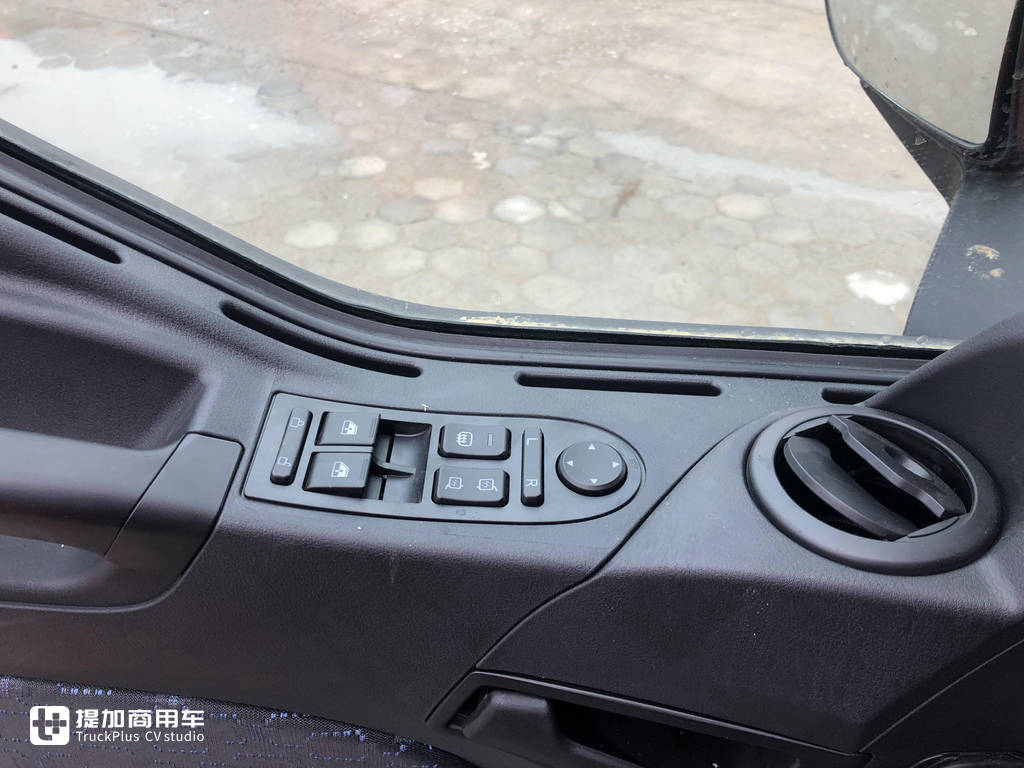 多拉还能快跑,配曼技术国六发动机,汕德卡G5载货车实拍 - 第5张 - 提加商用车网 多拉还能快跑,配曼技术国六发动机,汕德卡G5载货车实拍 - 第5张