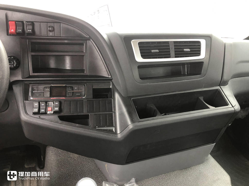 多拉还能快跑,配曼技术国六发动机,汕德卡G5载货车实拍 - 第7张 - 提加商用车网 多拉还能快跑,配曼技术国六发动机,汕德卡G5载货车实拍 - 第7张