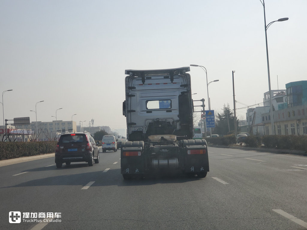 青岛解放新JH6路测谍照曝光,前脸变化挺大,更多科技配置加入 - 第1张 - 提加商用车网 青岛解放新JH6路测谍照曝光,前脸变化挺大,更多科技配置加入 - 第1张