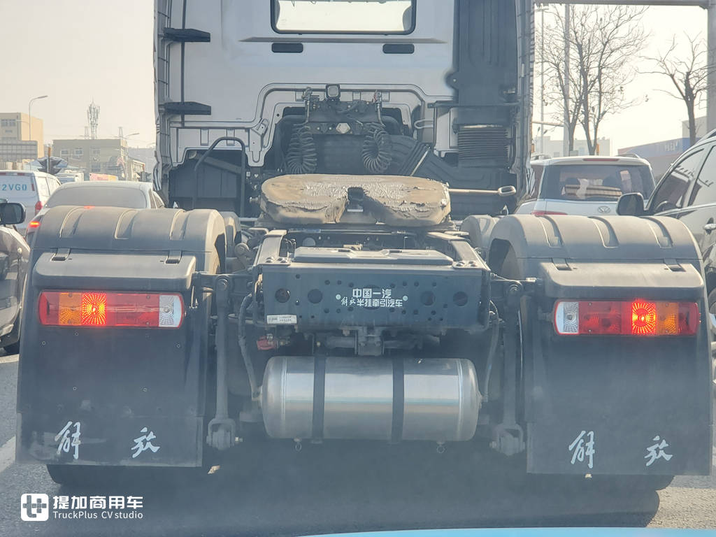 青岛解放新JH6路测谍照曝光,前脸变化挺大,更多科技配置加入 - 第10张 - 提加商用车网 青岛解放新JH6路测谍照曝光,前脸变化挺大,更多科技配置加入 - 第10张