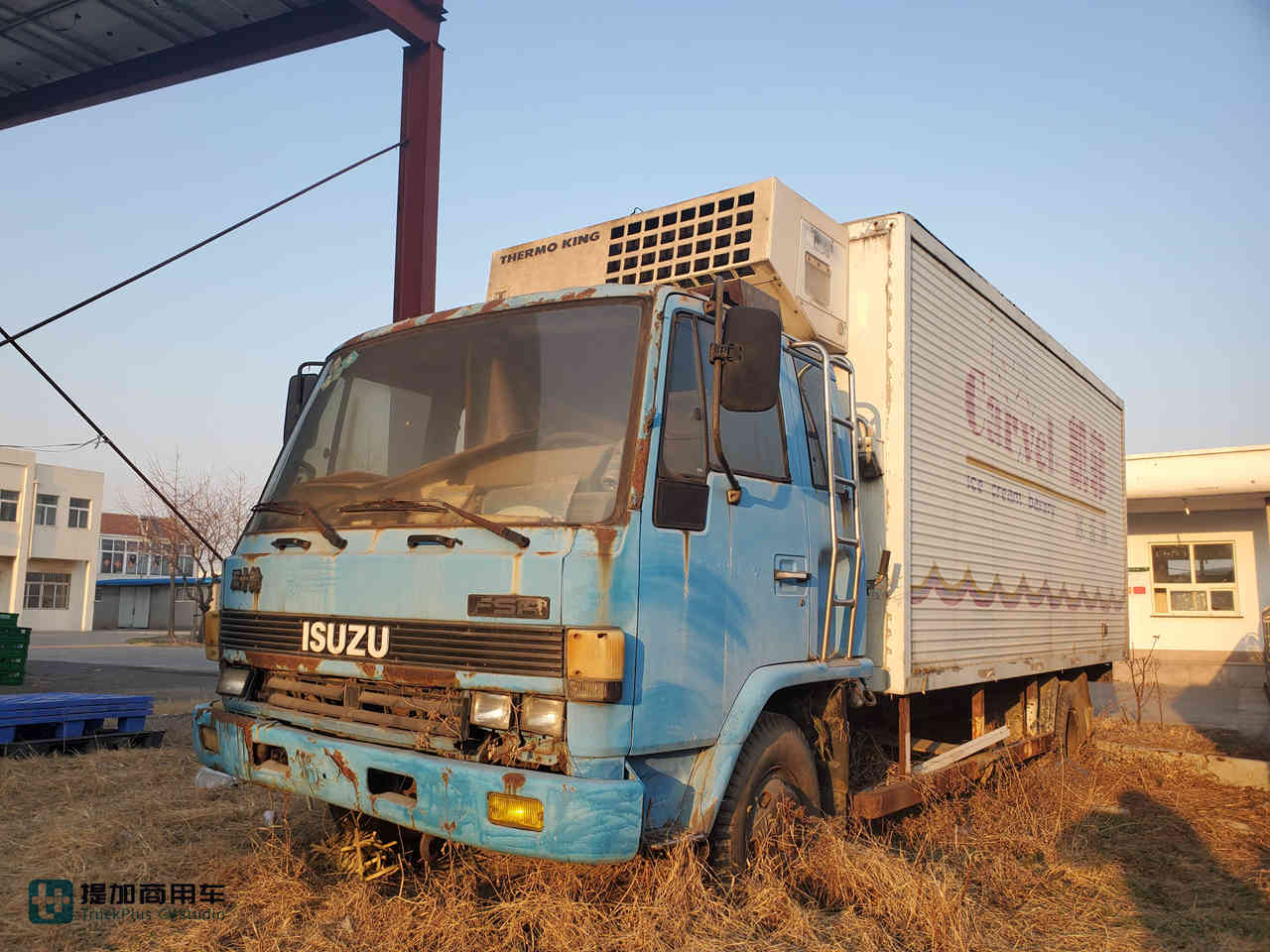 报废停车场的经典卡车,它被称为不死神车,27年车龄的五十铃840载货车实拍 - 第1张 - 提加商用车网 报废停车场的经典卡车,它被称为不死神车,27年车龄的五十铃840载货车实拍 - 第1张