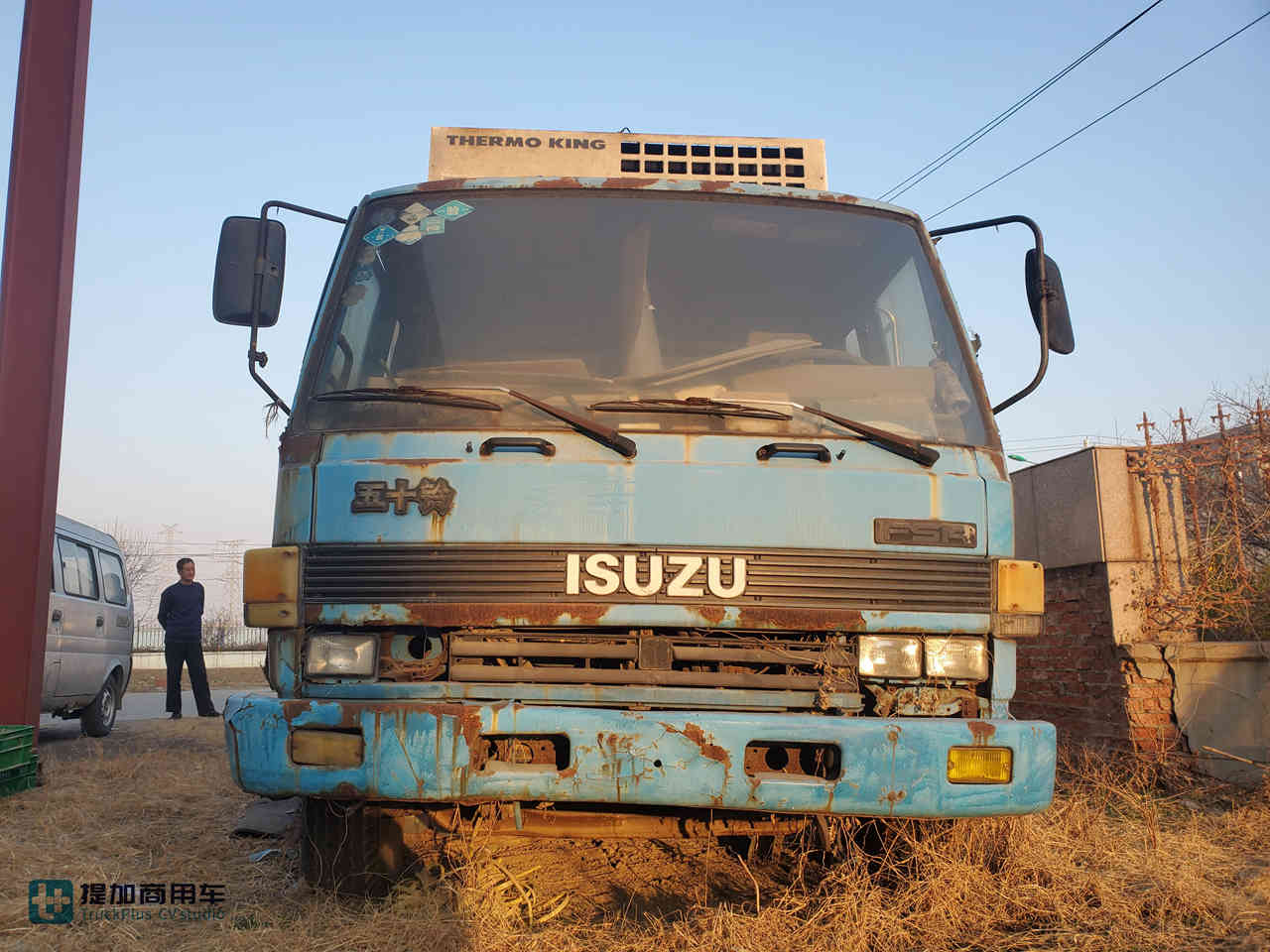 报废停车场的经典卡车,它被称为不死神车,27年车龄的五十铃840载货车实拍 - 第4张 - 提加商用车网 报废停车场的经典卡车,它被称为不死神车,27年车龄的五十铃840载货车实拍 - 第4张