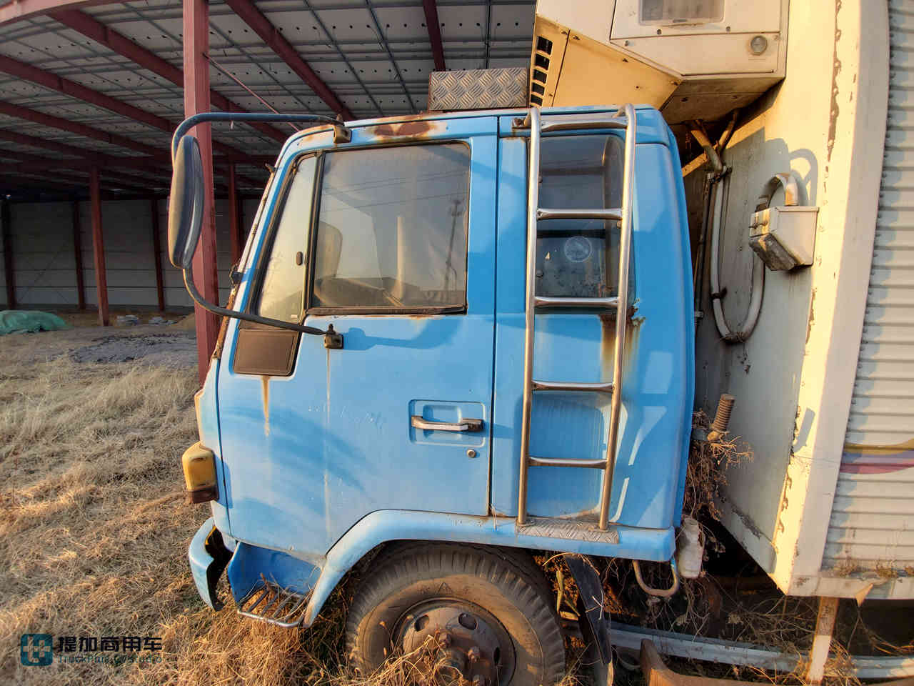 报废停车场的经典卡车,它被称为不死神车,27年车龄的五十铃840载货车实拍 - 第9张 - 提加商用车网 报废停车场的经典卡车,它被称为不死神车,27年车龄的五十铃840载货车实拍 - 第9张