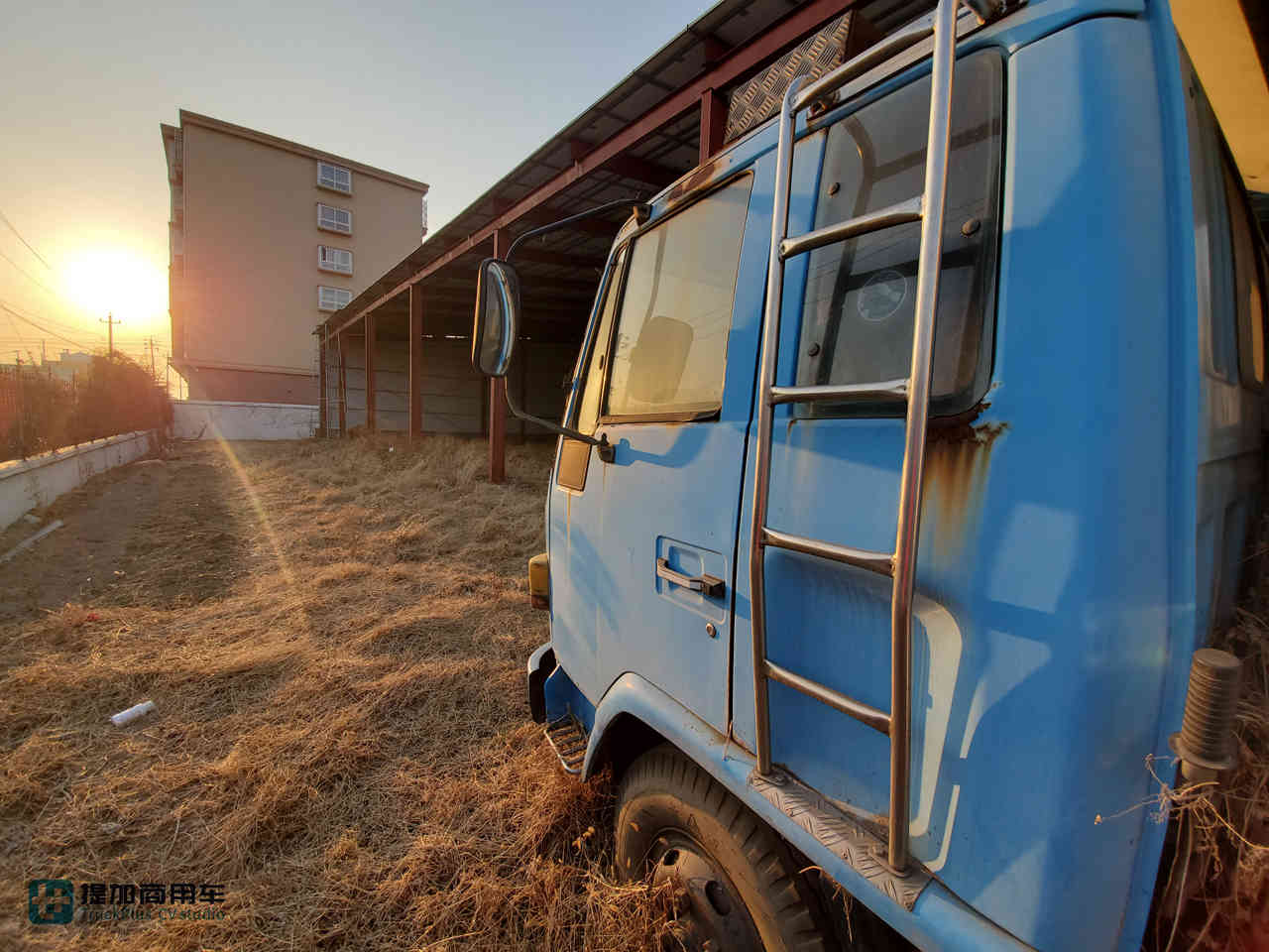 报废停车场的经典卡车,它被称为不死神车,27年车龄的五十铃840载货车实拍 - 第11张 - 提加商用车网 报废停车场的经典卡车,它被称为不死神车,27年车龄的五十铃840载货车实拍 - 第11张