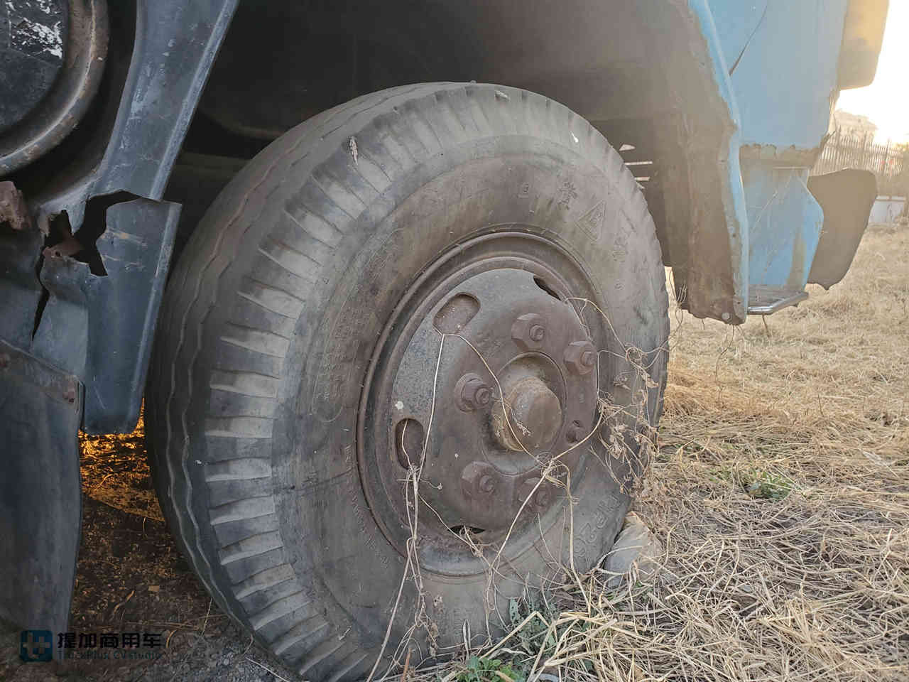 报废停车场的经典卡车,它被称为不死神车,27年车龄的五十铃840载货车实拍 - 第13张 - 提加商用车网 报废停车场的经典卡车,它被称为不死神车,27年车龄的五十铃840载货车实拍 - 第13张