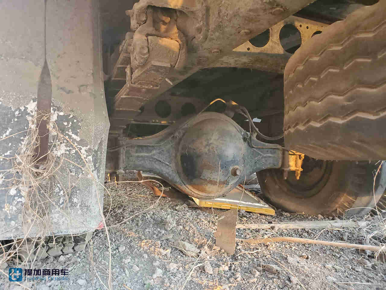 报废停车场的经典卡车,它被称为不死神车,27年车龄的五十铃840载货车实拍 - 第15张 - 提加商用车网 报废停车场的经典卡车,它被称为不死神车,27年车龄的五十铃840载货车实拍 - 第15张