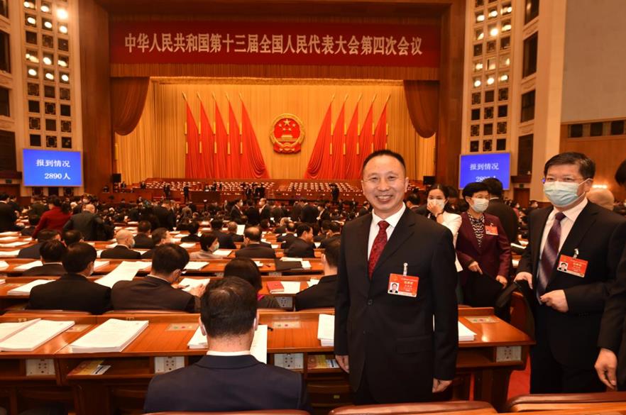 东风劳模有话说:让工匠精神在班组中传承,让汽车之城再助产业腾飞 - 第1张 - 提加商用车网 东风劳模有话说:让工匠精神在班组中传承,让汽车之城再助产业腾飞 - 第1张