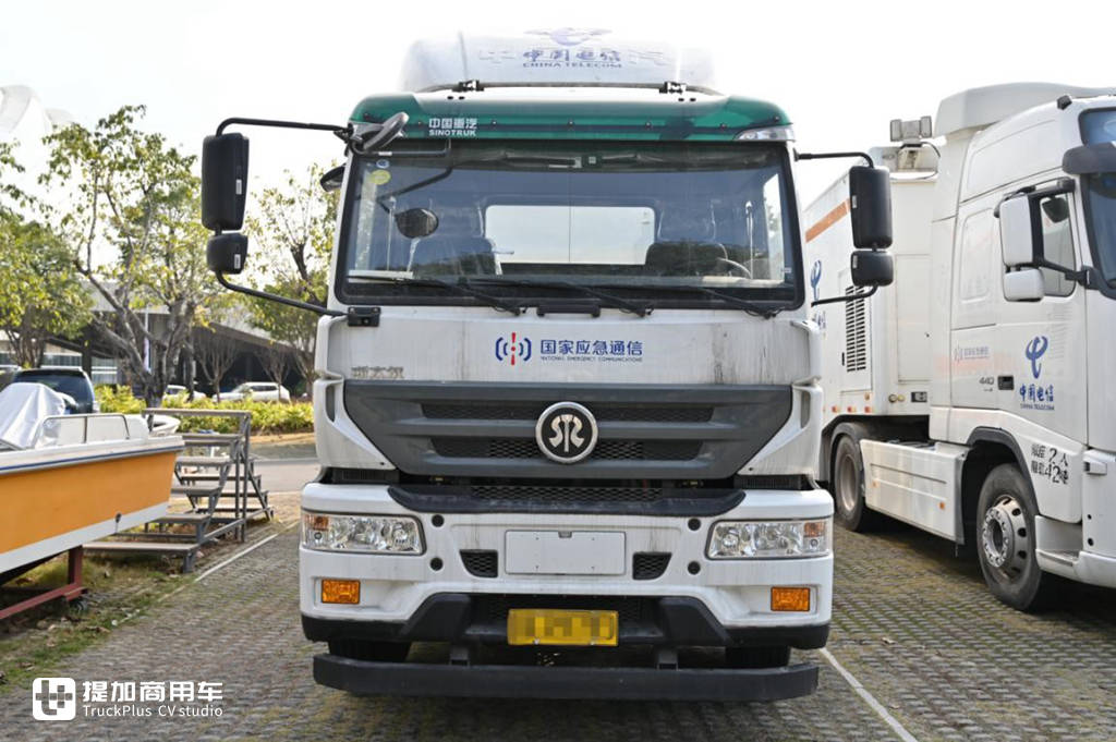 绝对少见，这款通信设备牵引车，用的竟然是重汽斯太尔底盘！ - 第3张