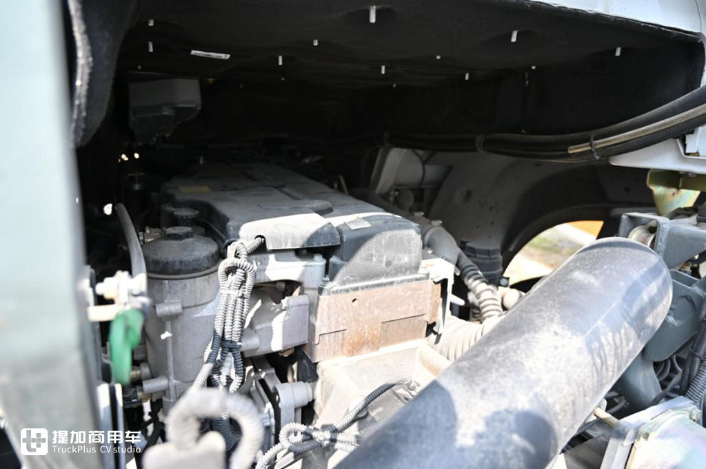 绝对少见，这款通信设备牵引车，用的竟然是重汽斯太尔底盘！ - 第6张