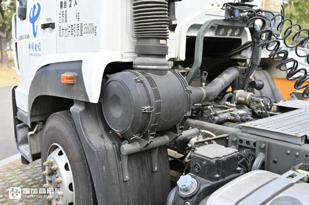 绝对少见，这款通信设备牵引车，用的竟然是重汽斯太尔底盘！ - 第8张