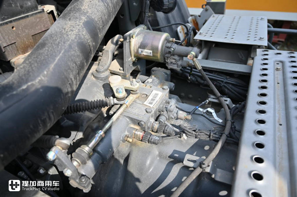 绝对少见，这款通信设备牵引车，用的竟然是重汽斯太尔底盘！ - 第9张