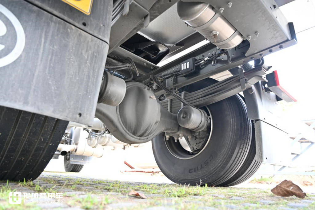 绝对少见，这款通信设备牵引车，用的竟然是重汽斯太尔底盘！ - 第10张