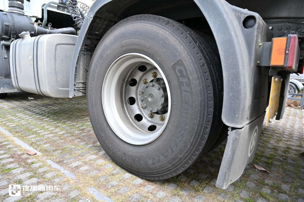 绝对少见，这款通信设备牵引车，用的竟然是重汽斯太尔底盘！ - 第11张