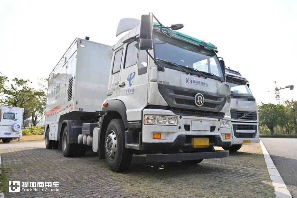 绝对少见，这款通信设备牵引车，用的竟然是重汽斯太尔底盘！ - 第14张