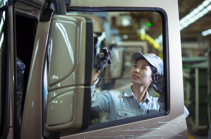 卢丽丽:东风阳光的铿锵玫瑰,用可靠服务守护卡友们一路前行 - 第4张 - 提加商用车网 卢丽丽:东风阳光的铿锵玫瑰,用可靠服务守护卡友们一路前行 - 第4张