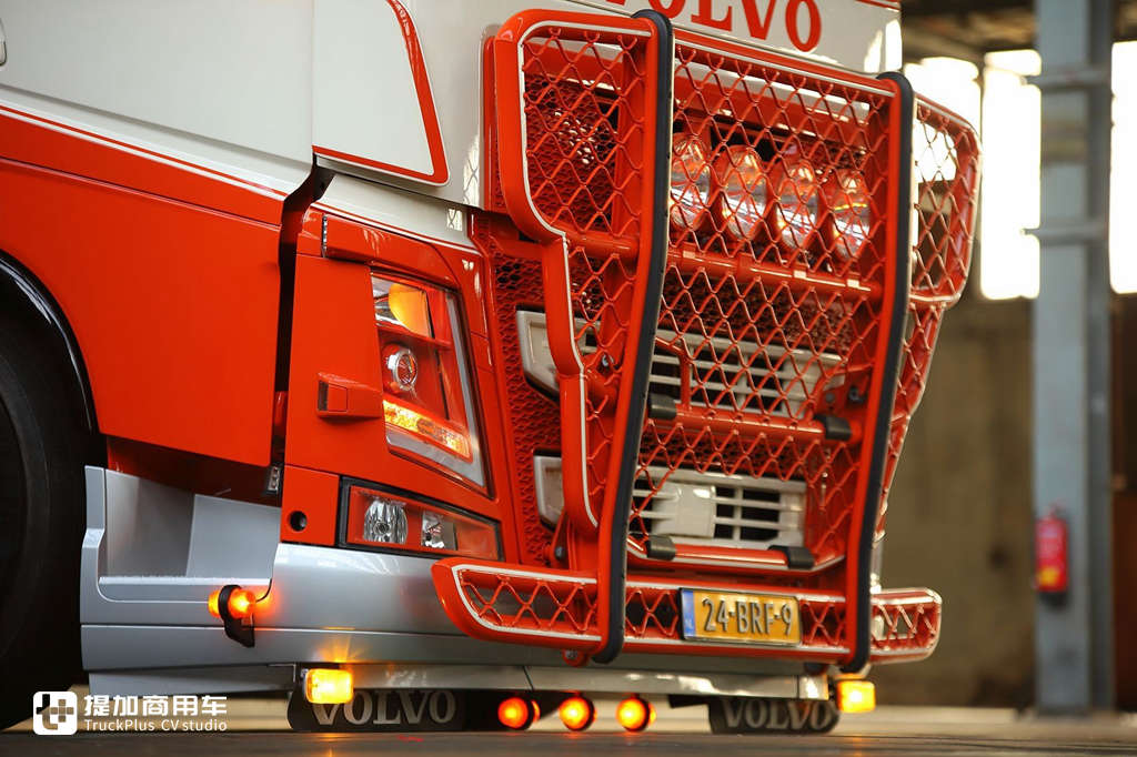 对卡车的热爱满溢,再次改装沃尔沃FH,小伙让报废爱车“涅槃重生” - 第13张 - 提加商用车网 对卡车的热爱满溢,再次改装沃尔沃FH,小伙让报废爱车“涅槃重生” - 第13张