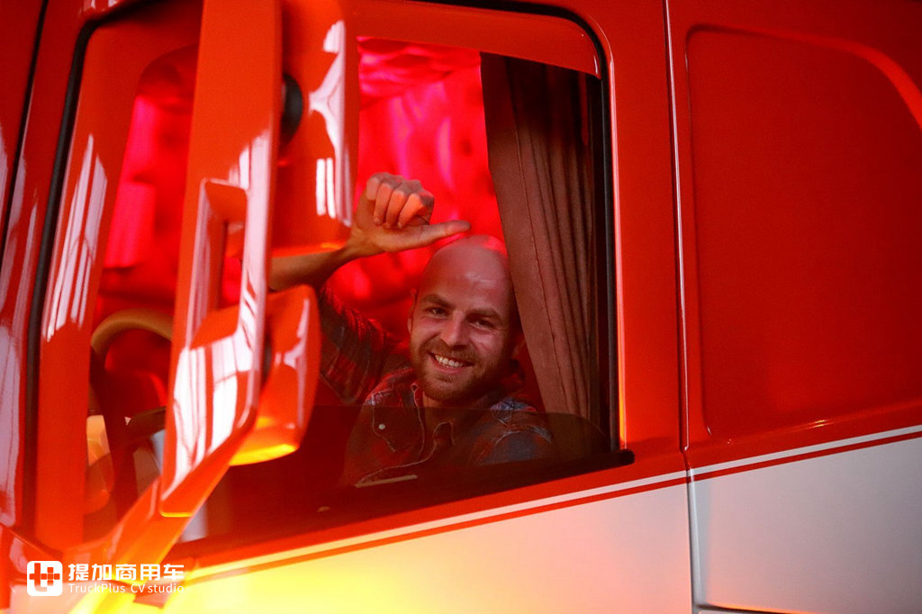 对卡车的热爱满溢,再次改装沃尔沃FH,小伙让报废爱车“涅槃重生” - 第19张 - 提加商用车网 对卡车的热爱满溢,再次改装沃尔沃FH,小伙让报废爱车“涅槃重生” - 第19张