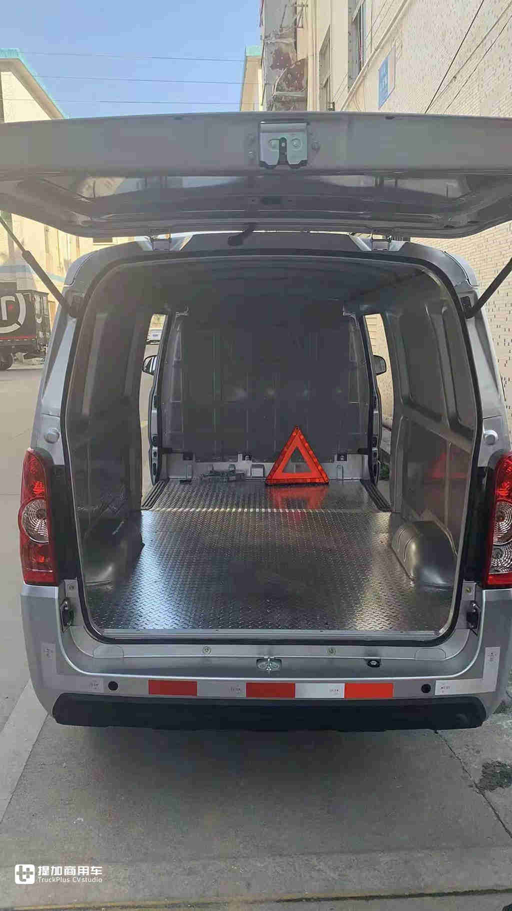 搭载比亚迪“刀片电池”,续航达330公里,比亚迪纯电动微面V3来了 - 第6张 - 提加商用车网 搭载比亚迪“刀片电池”,续航达330公里,比亚迪纯电动微面V3来了 - 第6张